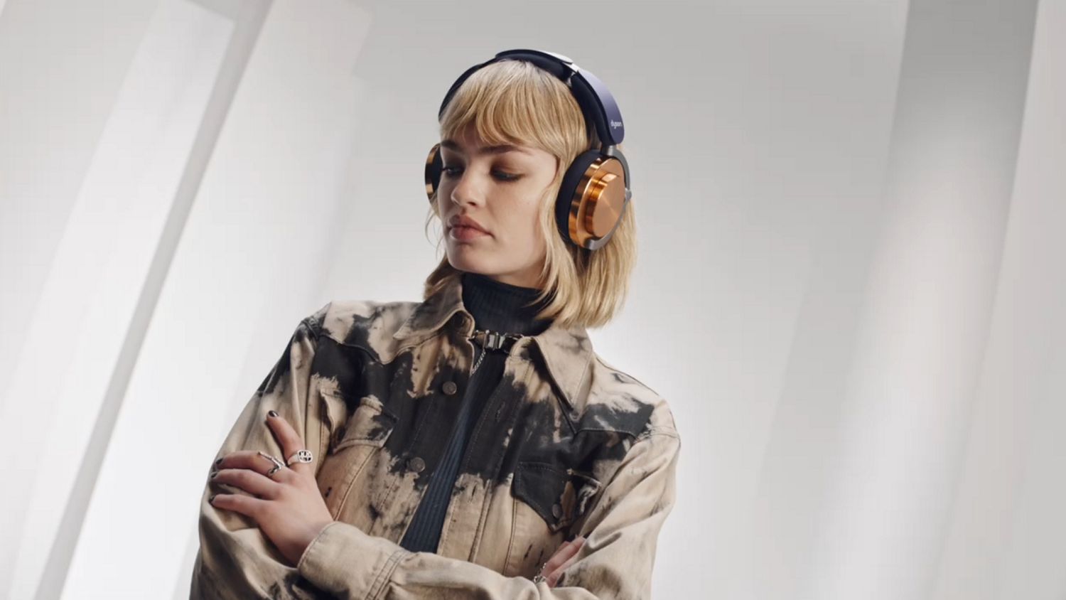 Dyson OnTrac Wireless Headphones 공식 이미지 1