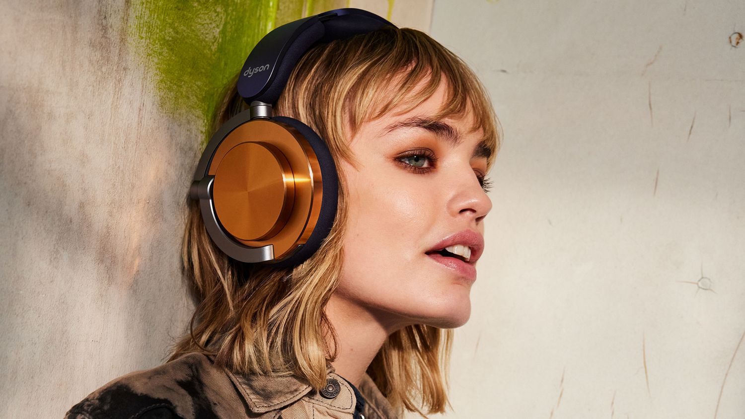 Dyson OnTrac Wireless Headphones 공식 이미지 2