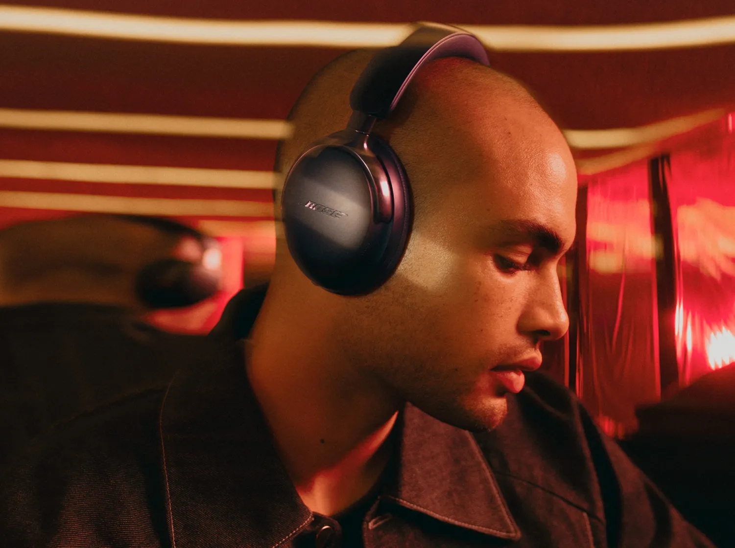 보스 QC 울트라 헤드폰 2세대 측면 이미지