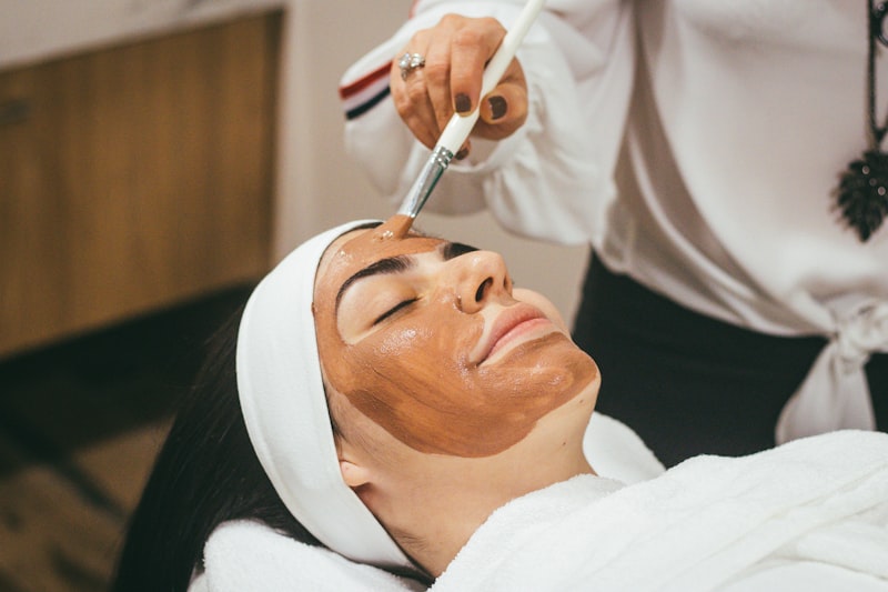 메디큐브 AGE-R ATS 에어샷 리뷰: 전기 자극 기반의 needle-free pore care 포지션을 잡은 AGE-R 입문형 모공 케어 기기 제품 이미지 2